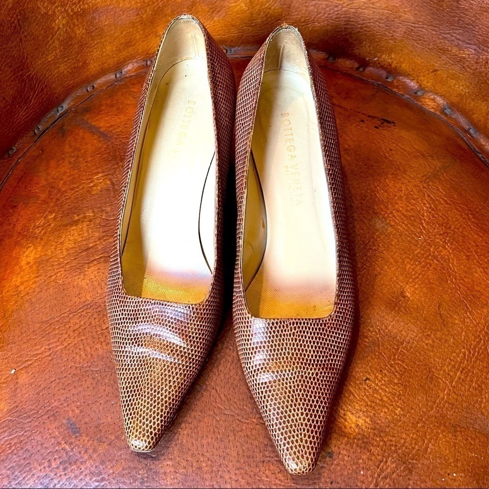 BOTTEGA VENETA Tan Embossed Leather Pumps Size 9.5B - Picture 3 of 9